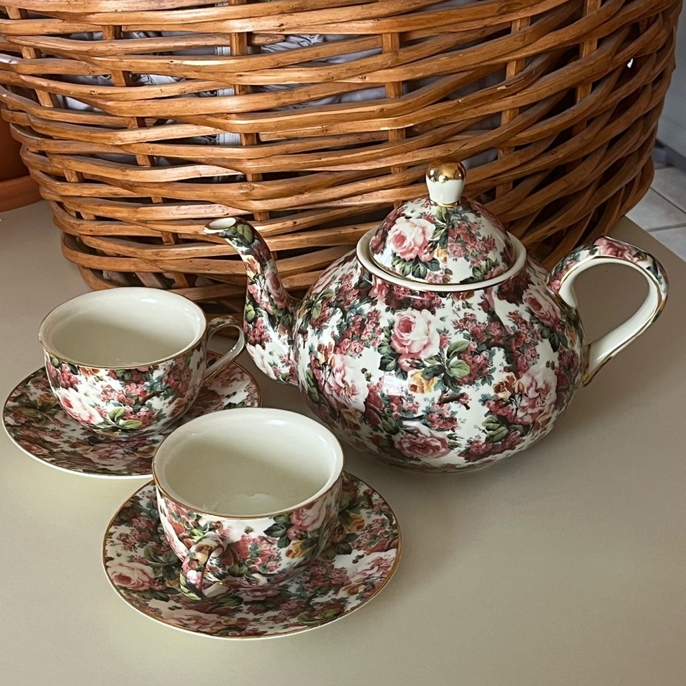 Floral Teapot and Teacup Set